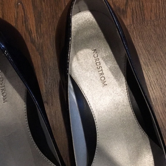 Girls Nordstrom Black Patent Bow Wedges - Picture 2 of 6